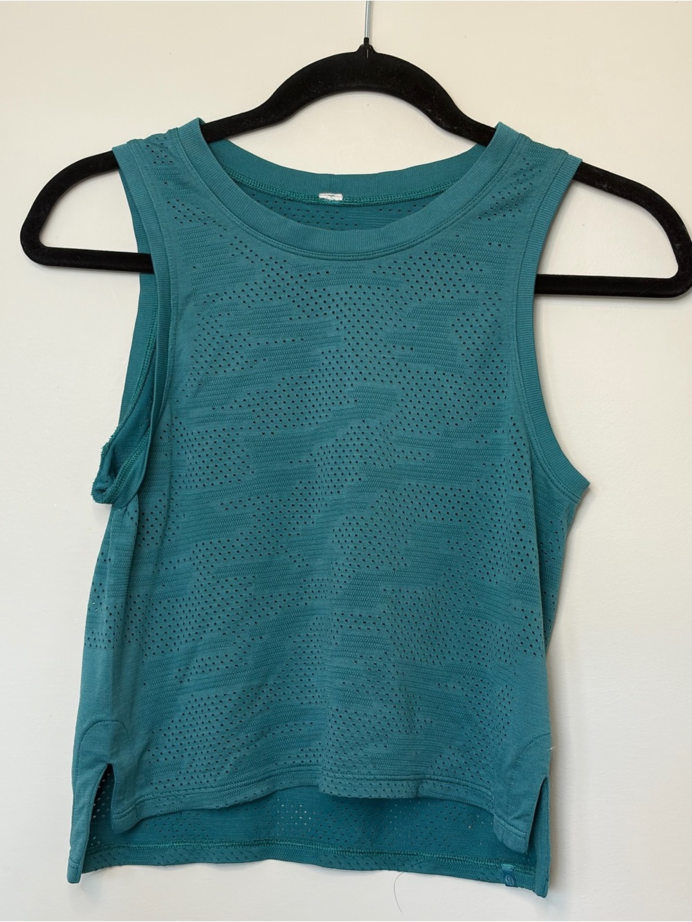 lululemon athletica teal perforated sleeveless tank